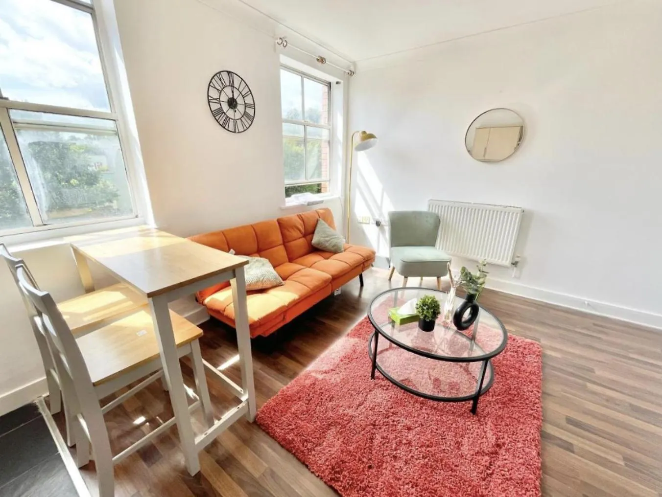 Cozy Southampton Retreat: Free Parking For Contractors, Families, And Tourists location