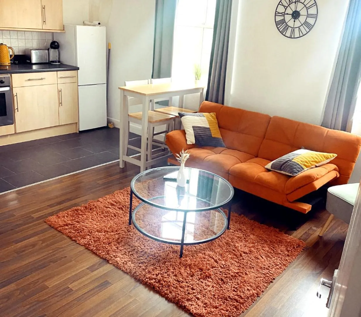 Cozy Southampton Retreat: Free Parking For Contractors, Families, And Tourists Apartment
